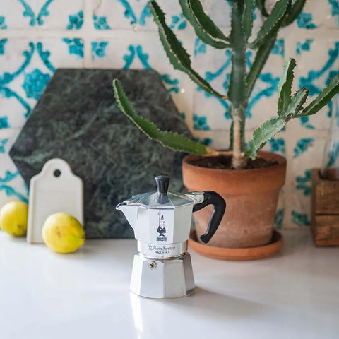 Bialetti Iconic Moka Pot Italian Coffee & Stovetop Espresso Maker, Silver, 3 Cups