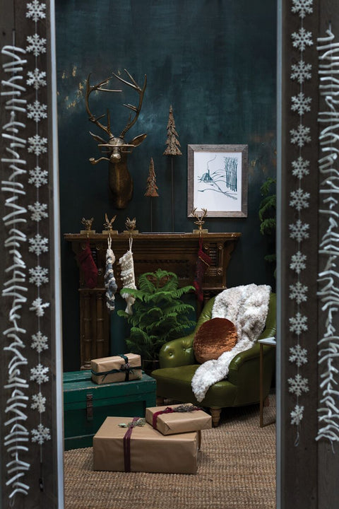 E+E Frankie The Buck Wall Mount