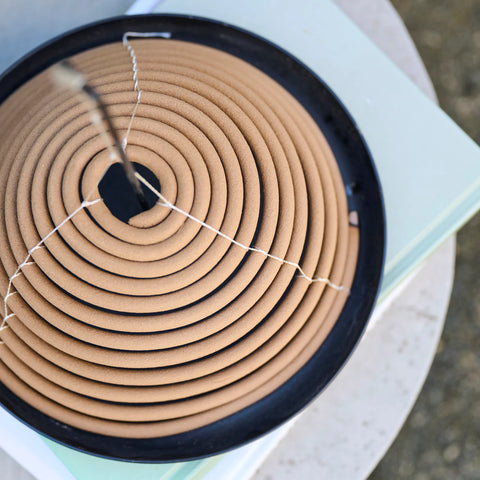 Citronella & Lemongrass Scented Outdoor Hanging Incense Coils w/ Metal Stand