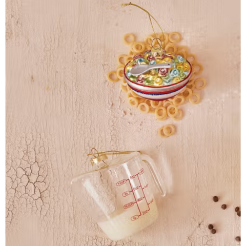 Glass Liquid Measuring Cup with Milk Ornament