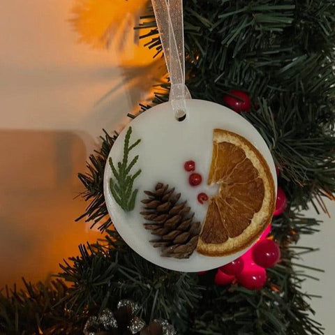 Scented Christmas tree ornament- Winterberry, 4 x 4", white