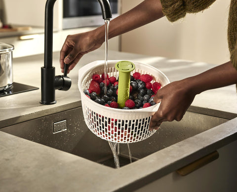 Joseph Joseph Spindola™ Green In-sink Salad-spinning Colander