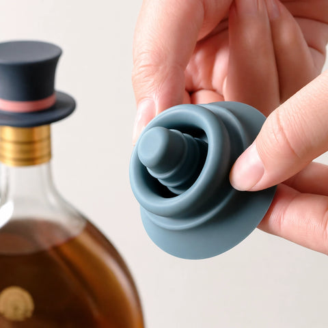 Magic Top Hat Wine Stopper - Black