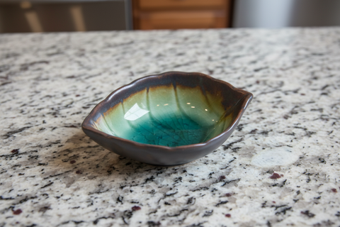 Midori Kanyu Leaf Shaped Kozara Dish