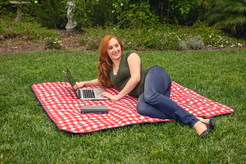 Vista Outdoor Picnic Blanket & Tote - Red + White Plaid