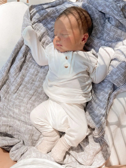 White Newborn Outfit - Baby Coming Home Outfit (Newborn - 12 months) - Stroller Society